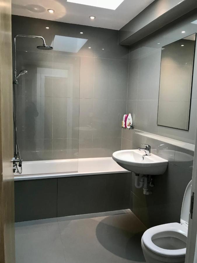 2 Bedroom 2 Bathroom Apartment 8 Including Free Parking Bromley Bagian luar foto